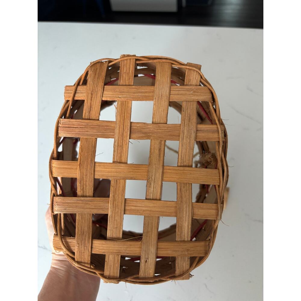 Vtg Ladybug woven wicker basket hand painted candy gifting 10in grandmacore - Picture 5 of 6
